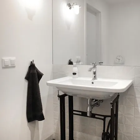 Emilka Z Widokiem Na Palac Kultury Warszawa