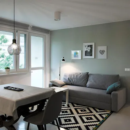 Emilka Z Widokiem Na Palac Kultury