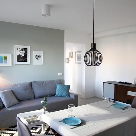 Emilka Z Widokiem Na Palac Kultury *