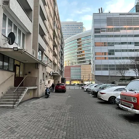 Emilka Z Widokiem Na Palac Kultury