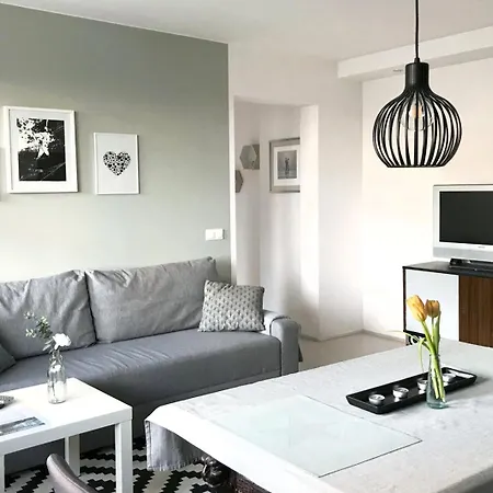 Emilka Z Widokiem Na Palac Kultury *